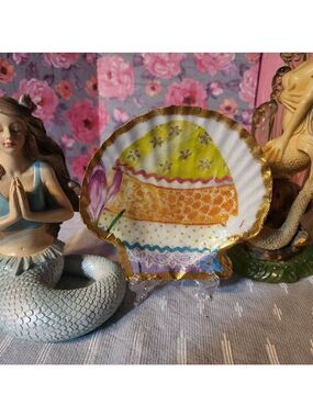 DECOUPAGE EASTER EGG ON A SCALLOPED SHELL